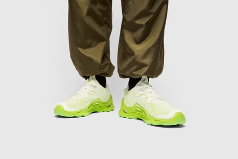 ECCO® BIOM Infinite férfi textil sneaker - Zöld - Lifestyle_Image_1