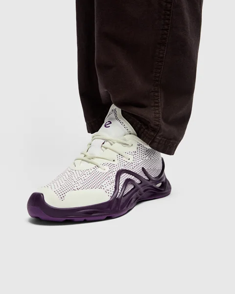 Naisten ECCO® BIOM Infinite tekstiili lenkkitossu - Violetti - Lifestyle_Image_1