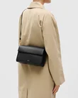 ECCO Pinch Bag - Sort - Lifestyle_Image_1