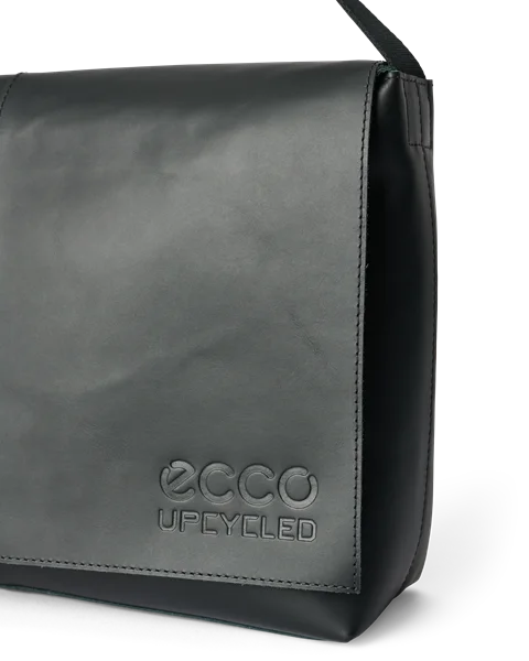 ECCO® Upcycled Messenger-Tasche aus Leder - Schwarz - D1