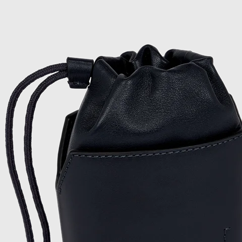 ECCO® E Pot Sling Double E skuldertaske i læder - Marineblå - Lifestyle