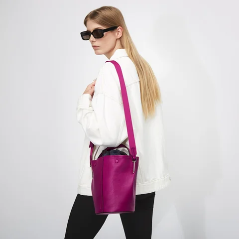 ECCO® Takeaway posetaske i læder - Lilla - Lifestyle