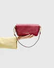 ECCO Pinch Bag - Raudonas - Lifestyle_Image_1
