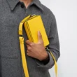 Skórzana torebka przez ramię ECCO® - Żółty - Lifestyle 3