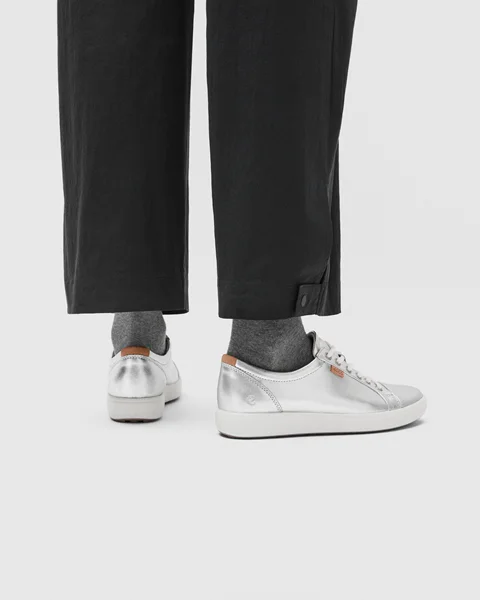 ECCO® Soft 7 odiniai sportbačiai moterims - Juodas - Lifestyle_Image_1