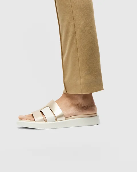 ECCO® Flowt Damen Lederpantolette - Gold - Lifestyle_Image_1