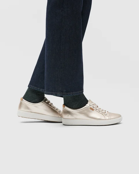 ECCO® Soft 7 Skinnsneaker dam - Guld - Lifestyle_Image_1
