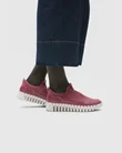 ECCO GRUUV W - Pink - Lifestyle_Image_1