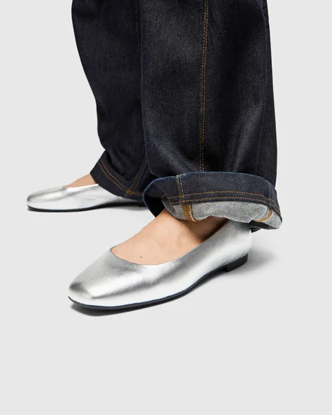 ECCO® Margot Damen Lederballerina - Silber - Lifestyle_Image_1