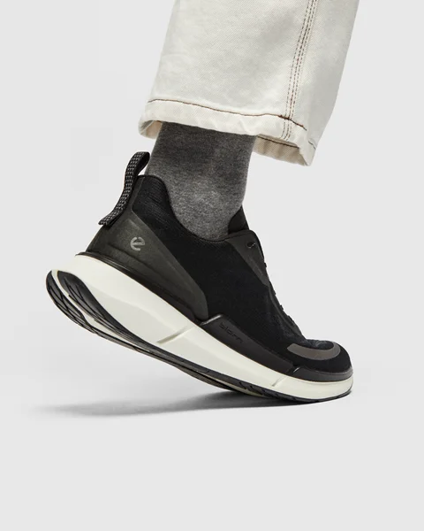 ECCO® Biom 2.2 tekstiliniai sportbačiai vyrams - Juodas - Lifestyle_Image_1