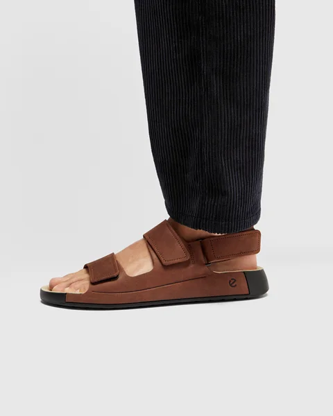 ECCO® Cozmo Sandal med två remmar nubuck herr - Brun - Lifestyle_Image_1
