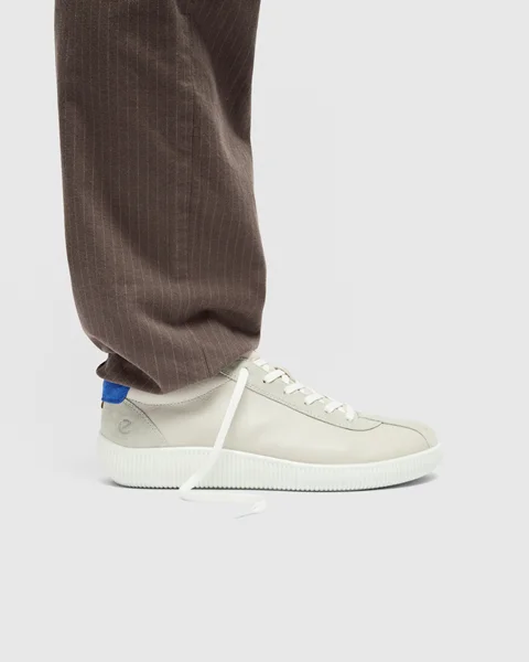 Miesten ECCO® Soft Zero nahka tennari - Harmaa - Lifestyle_Image_1