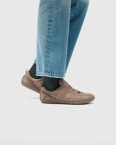 ECCO BIOM LITE W - Brown - Lifestyle_Image_1